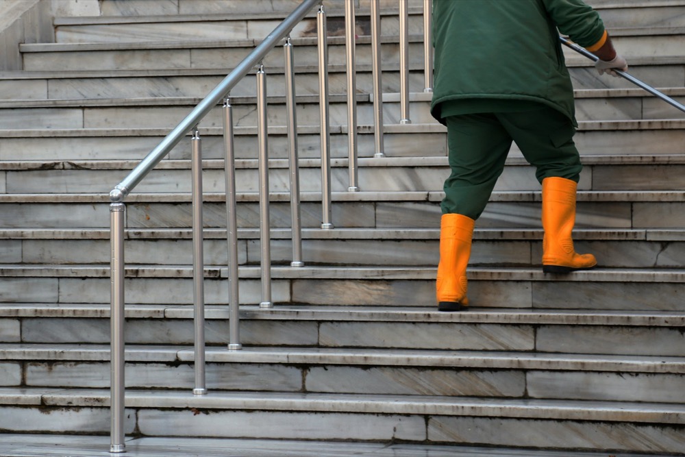 Cleaning stone steps with a pressure washer